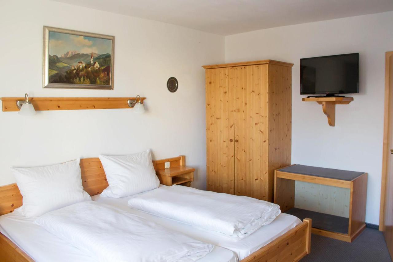 Hotel Gasthof Weisser Loewe Burgthann Exterior foto